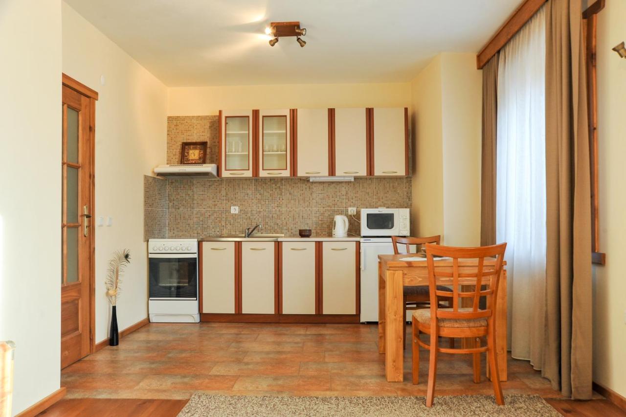 Family Hotel Djangal - בנסקו